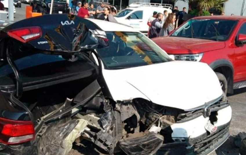 Auto responsable de choque en Vía Atlixcáyotl tenía 95 fotomultas por exceso de velocidad