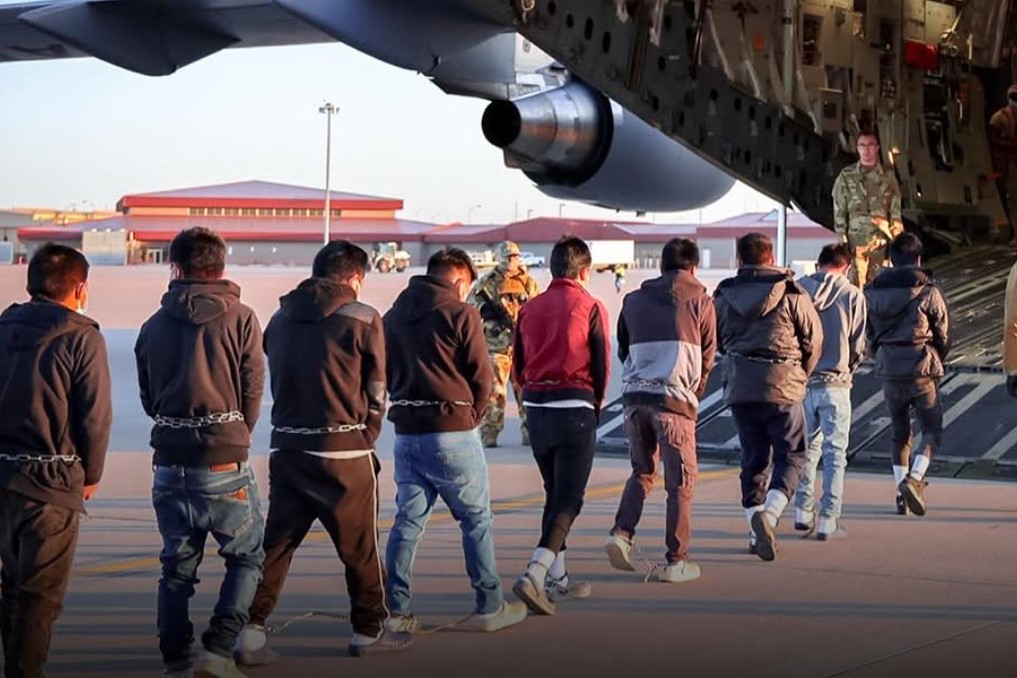 Hasta 3 mil dólares y un vuelo gratis ofrece Estados Unidos por autodeportarse 