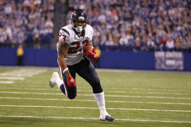 Houston Texans vencen a Chargers y aseguran pase a los playoffs de la NFL