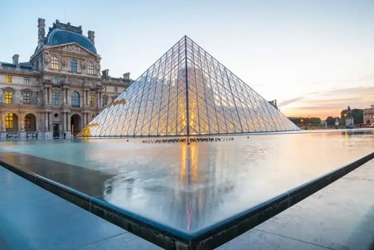 Inundación de agua sucia daña más de 400 obras en el Museo del Louvre