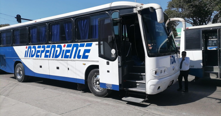 Lo descubren asaltando, casi lo linchan, pero se escondió abajo de un camión en la colonia La Loma 
