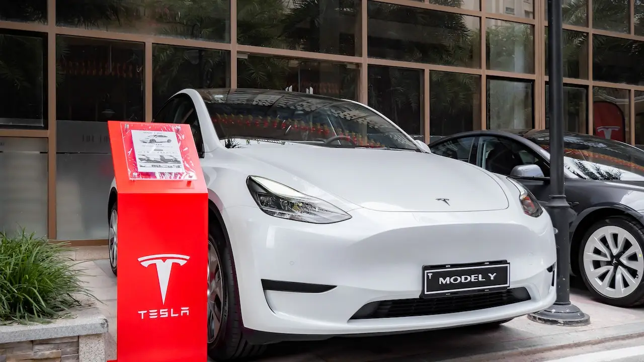 Tesla alcanza su máximo histórico en Wall Street al cerrar en 489,88 dólares por acción