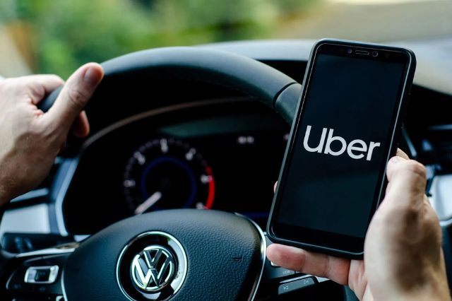 Conductores de plataformas exigen regulación y fin de abusos de Uber
