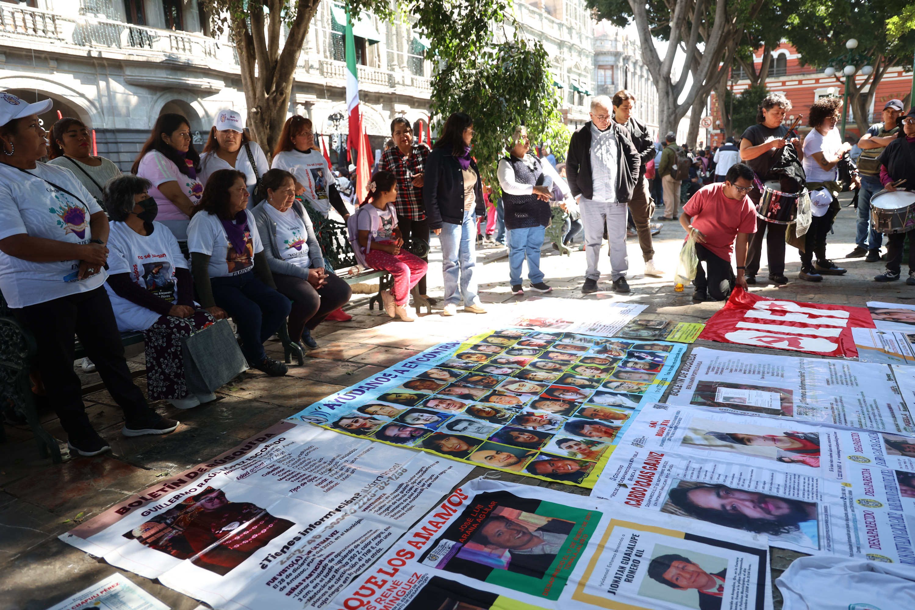 Retiran fichas de búsqueda del Árbol de la Esperanza en el Zócalo de Puebla