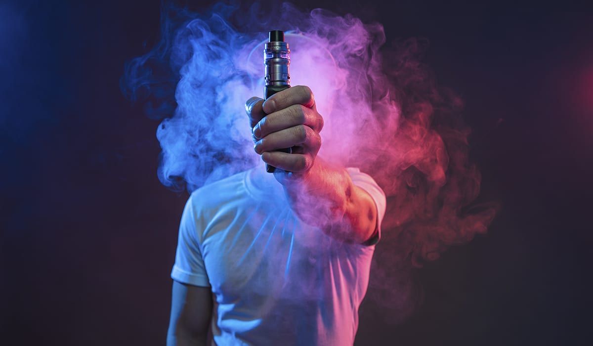 Alertan adicción y daño pulmonar por uso de vapeadores y cigarros electrónicos 