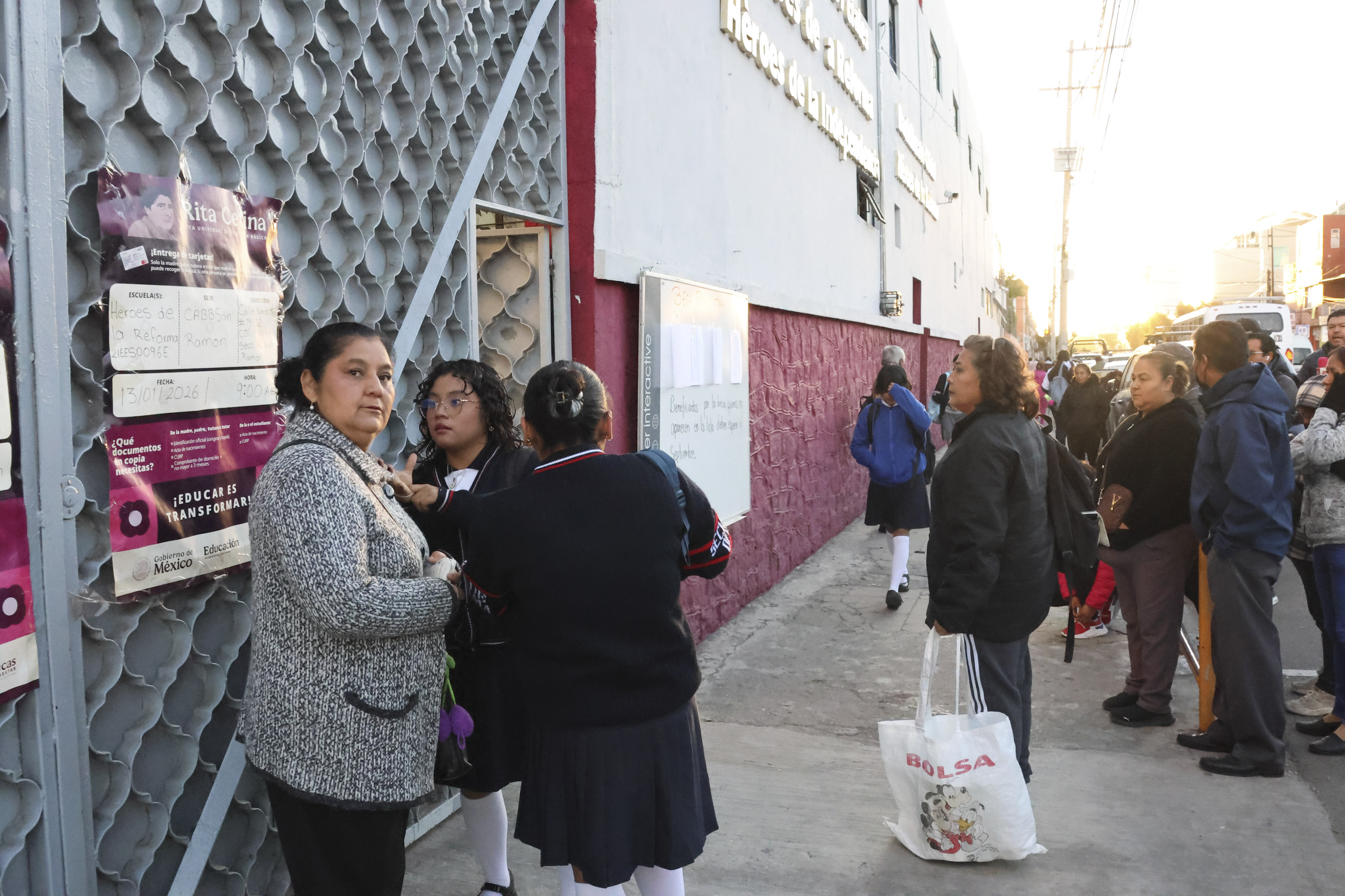 VIDEO Regresan las carreras por llegar temprano a clases en Puebla