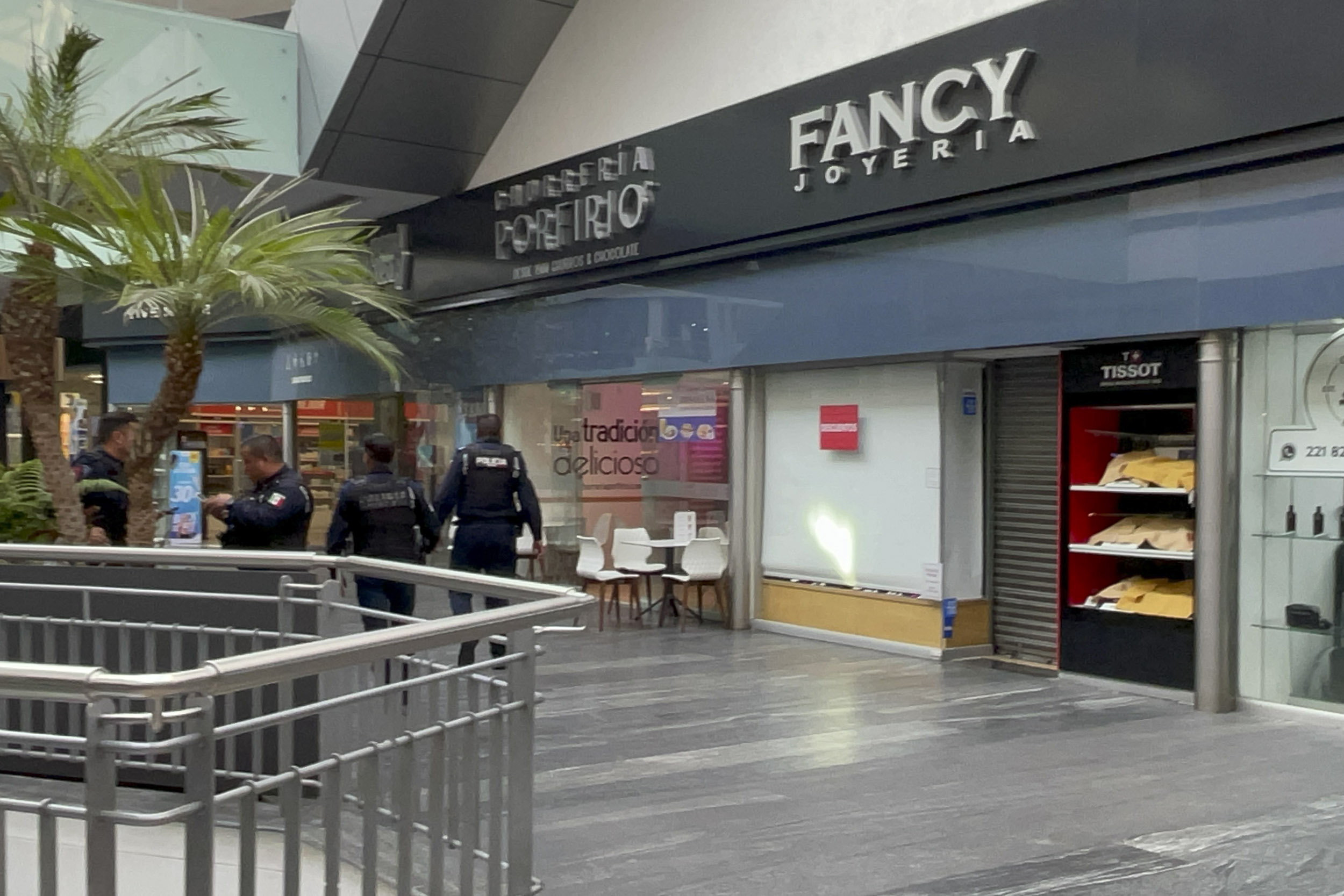 VIDEO Se registra asalto a una joyería en el Triángulo Las Animas