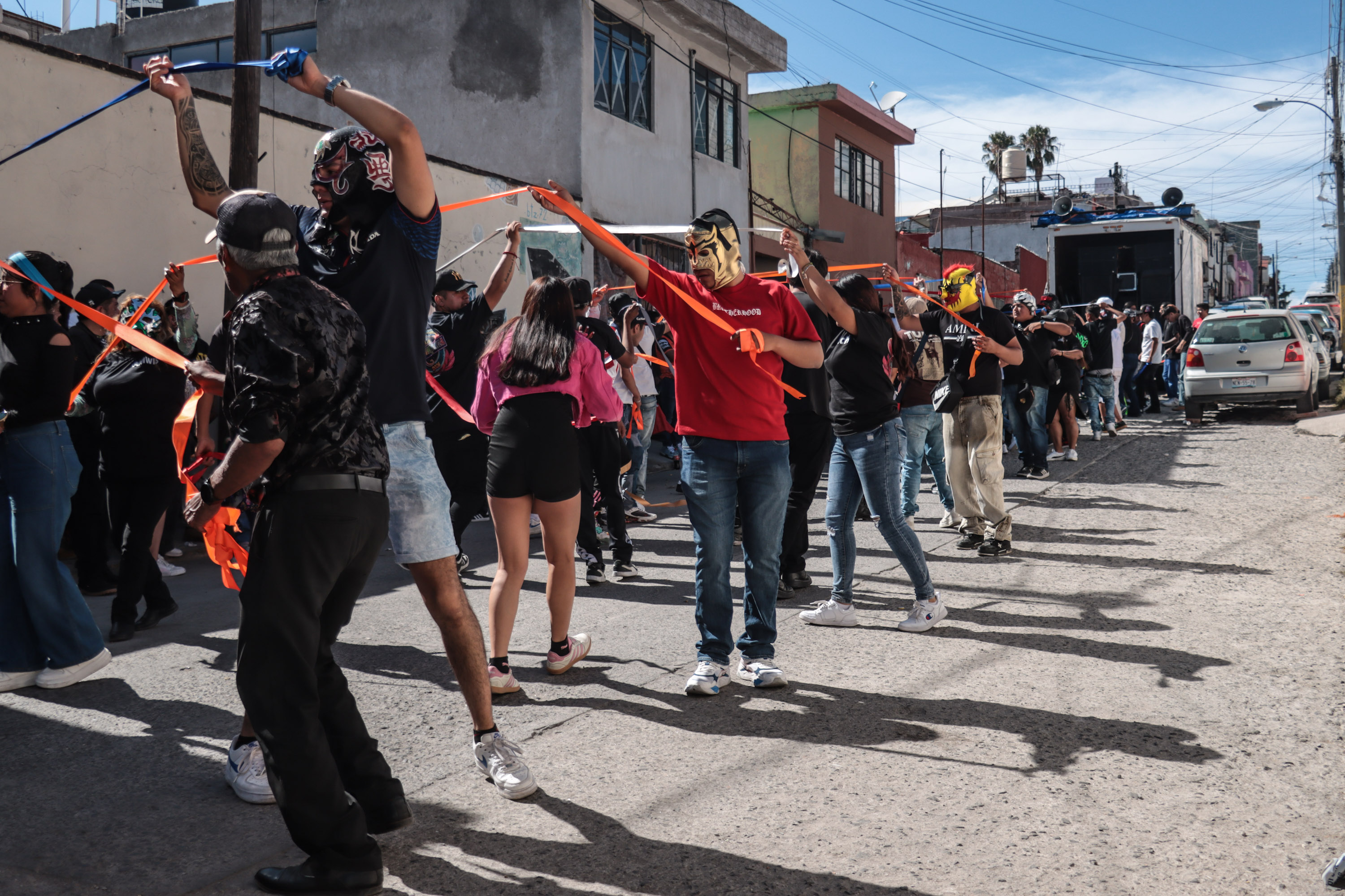 Llevan a cabo ensayos previo al carnaval en el Barrio de Xonaca en Puebla