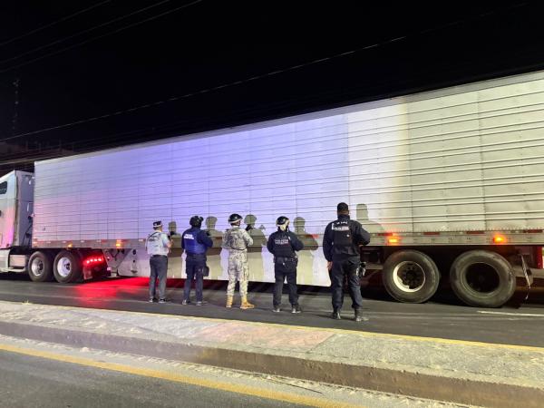 Fuerzas de seguridad recuperan tractocamión robado en la carretera Empalme-El Seco