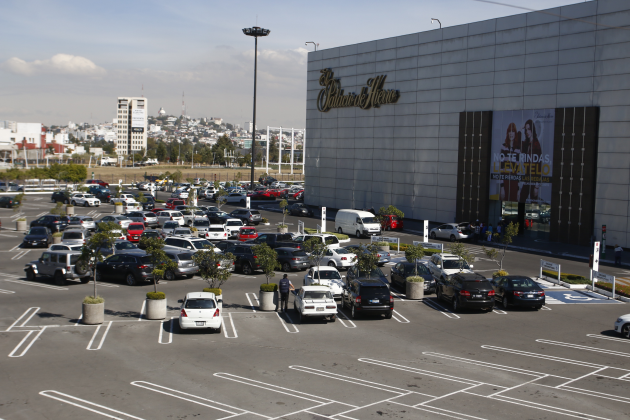 Proponen 2 horas gratis en estacionamientos privados de Puebla y seguro obligatorio