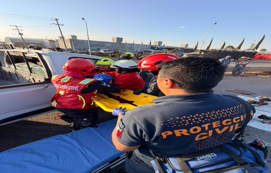 Tras accidente, queda prensado un hombre en la Vía Corta a Santa Ana