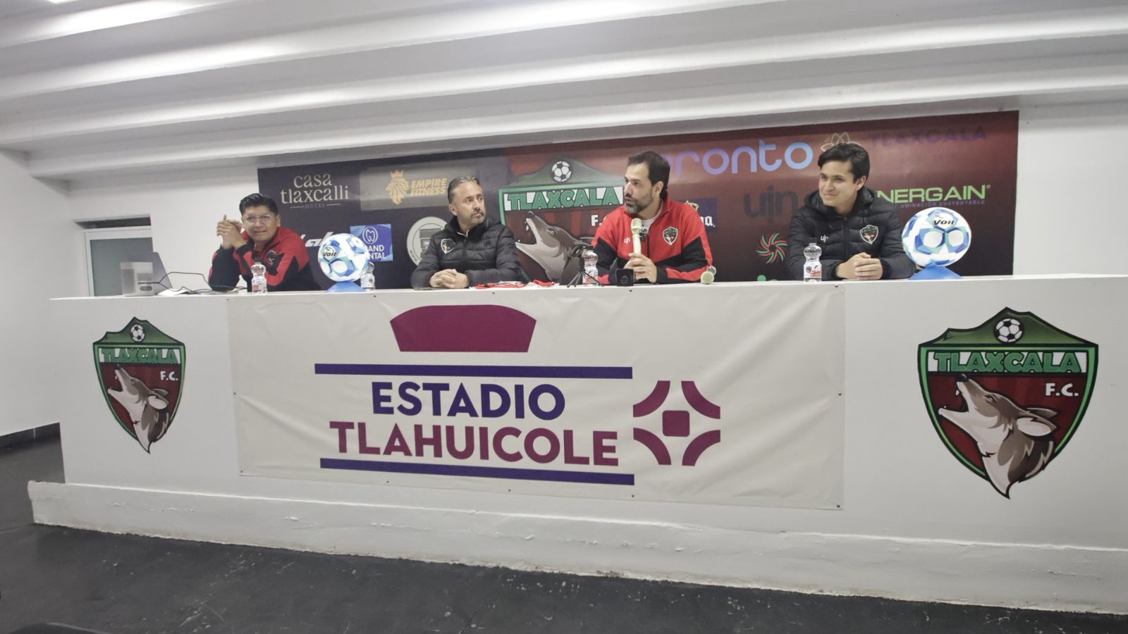 Coyotes Tlaxcala presenta a Gustavo Leal como nuevo director técnico