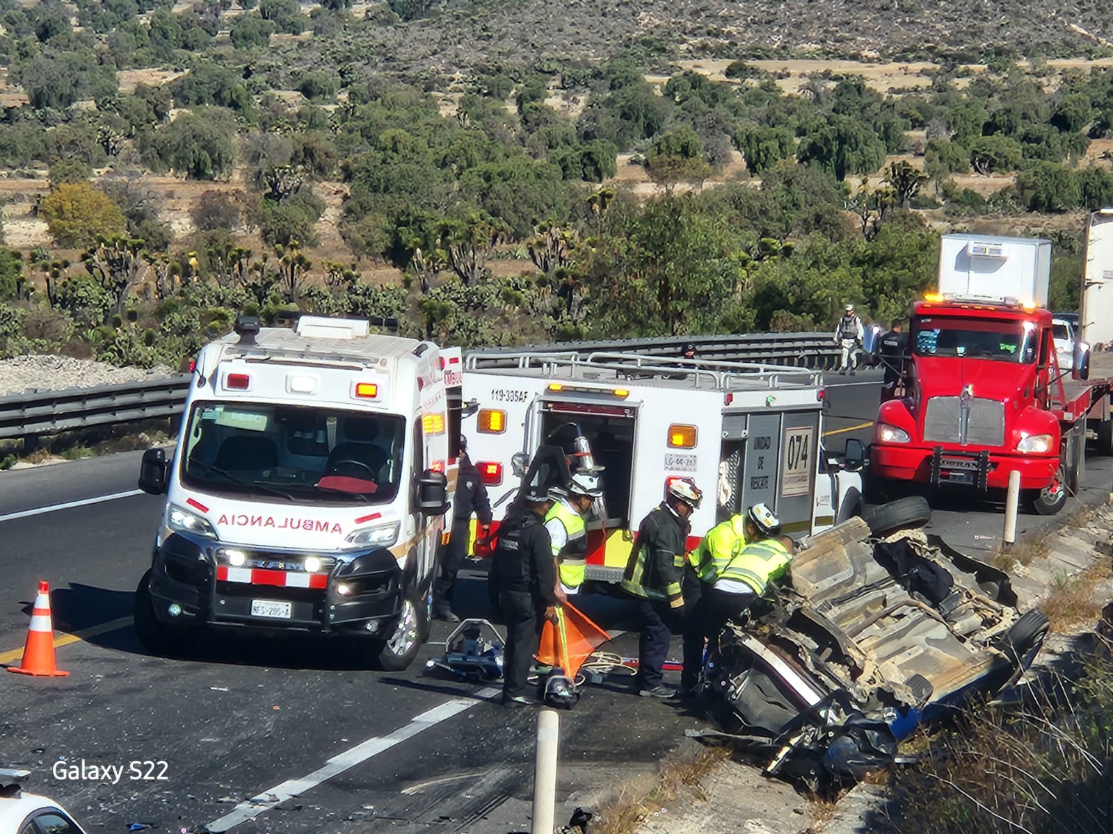 Una persona muerta y 3 heridos deja carambola de 3 vehículos en Tehuacán