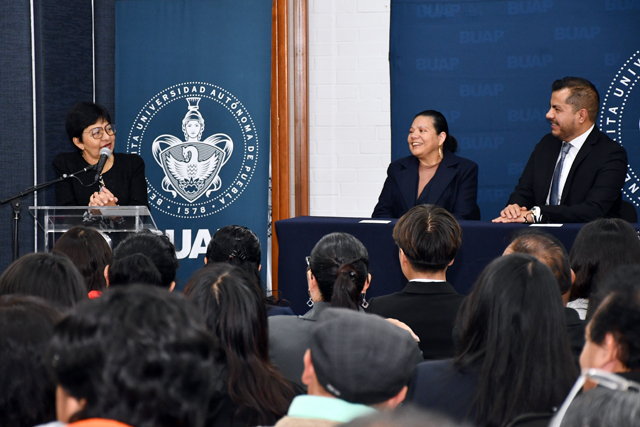 Preside rectora Cedillo informe del director de la Preparatoria Lázaro Cárdenas 