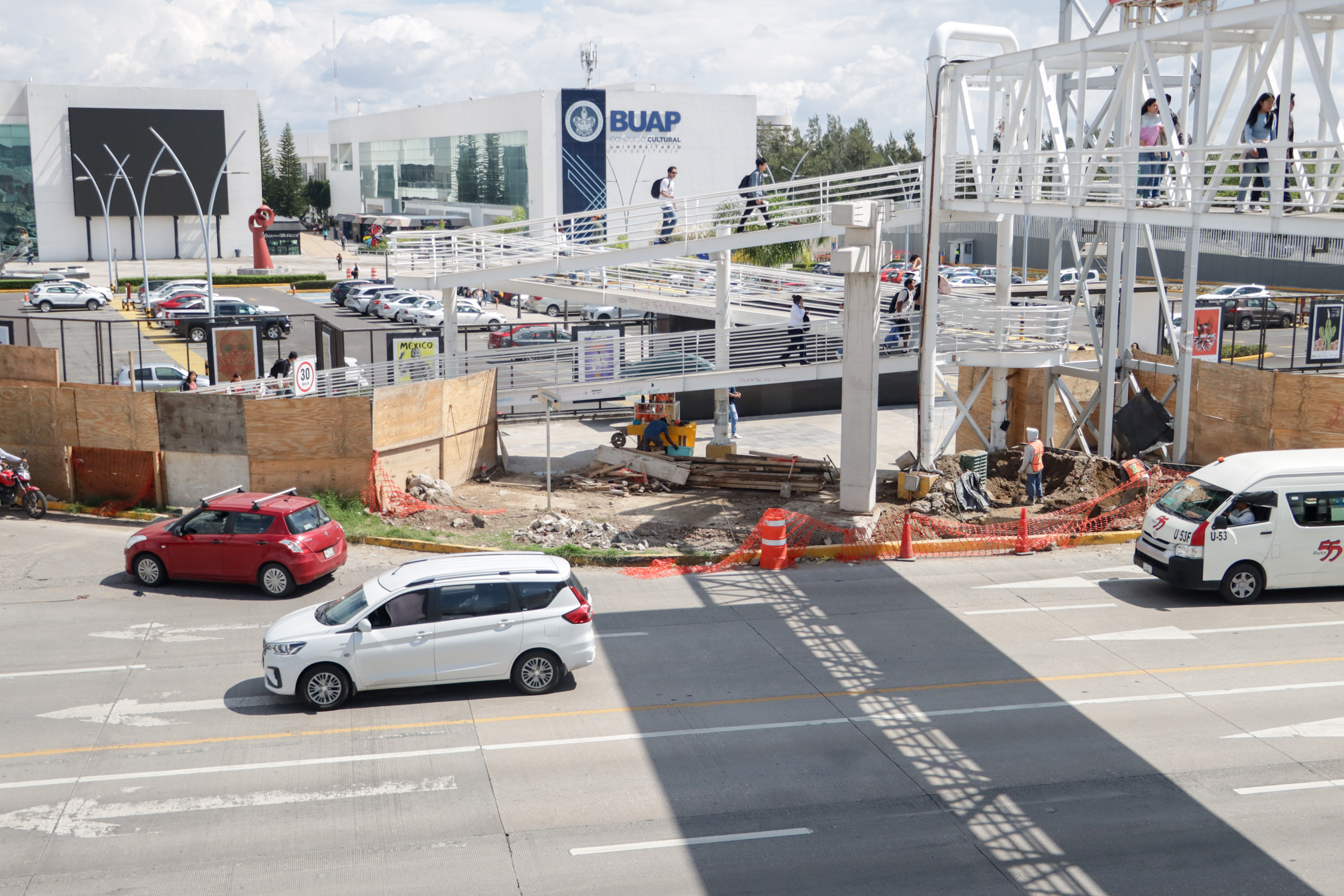 Por cambio de sede, Finanzas busca acuerdo con la BUAP para estacionamiento