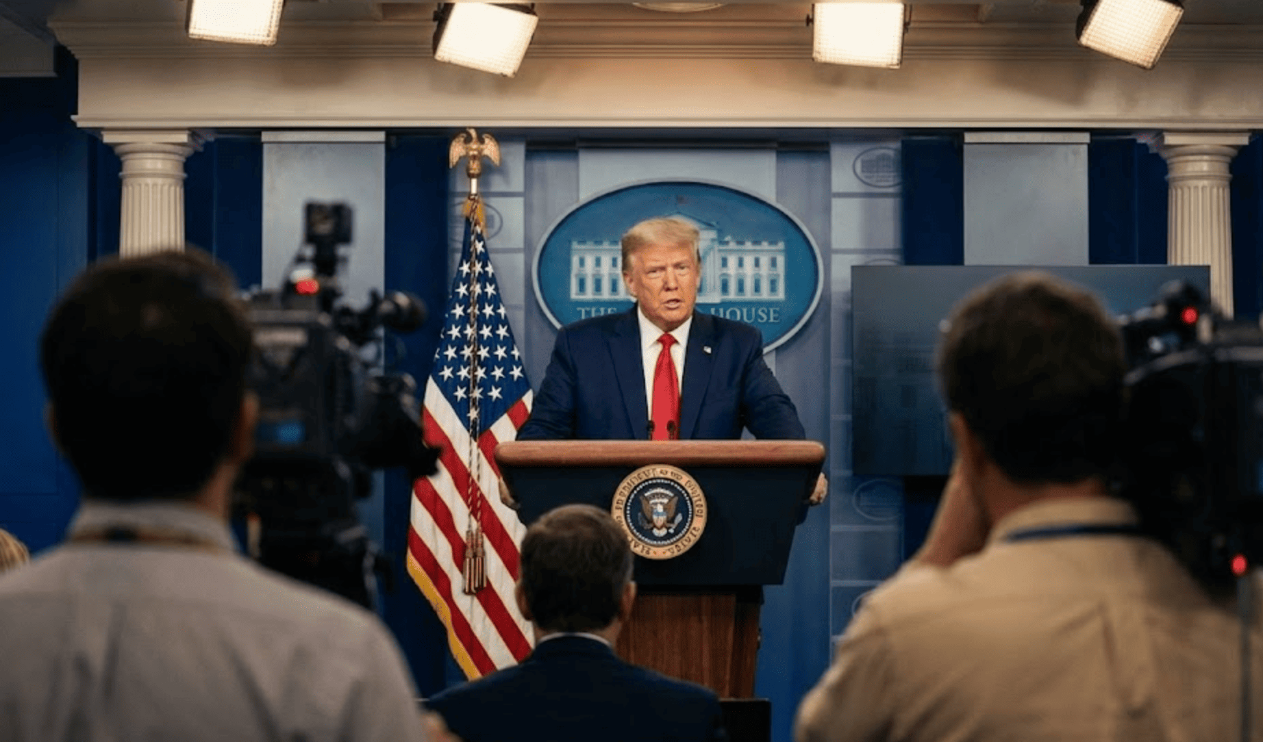 Trump impone un arancel del 25% a países que mantienen relaciones comerciales con Irán