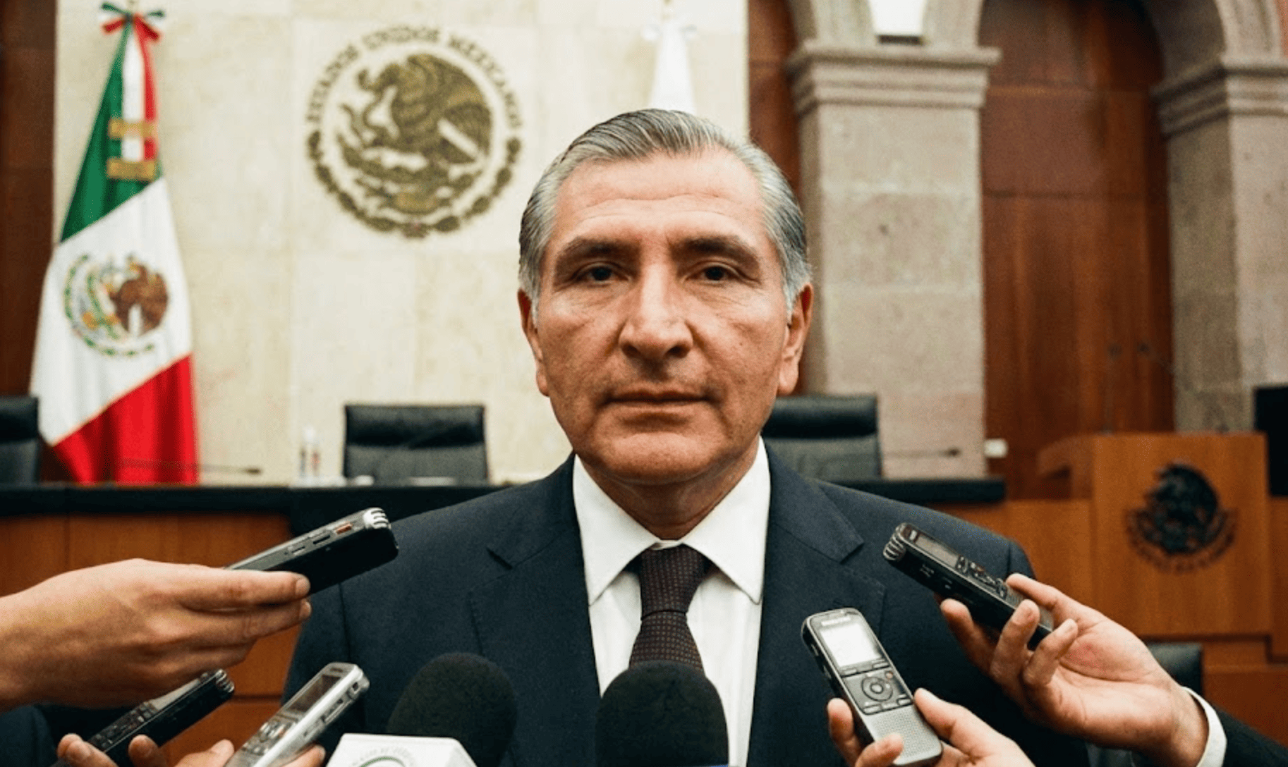 Adán Augusto López aclara que el aterrizaje del avión militar de EU no es facultad del Senado