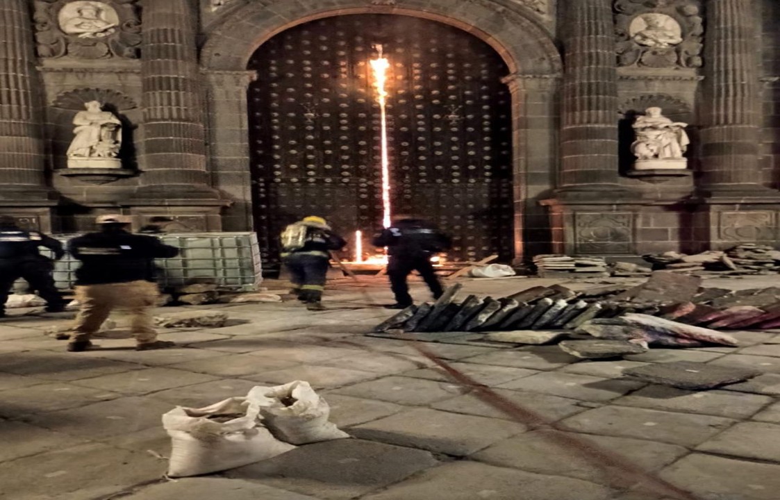 INAH activa póliza de seguro para restaurar puerta de la Catedral de Puebla