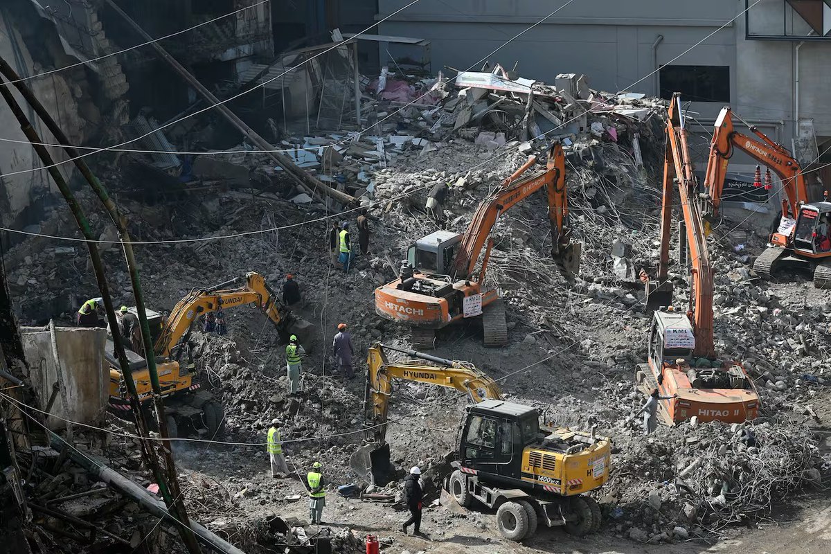 67 muertos y decenas de heridos dejó un incendio en un centro comercial de Pakistán 