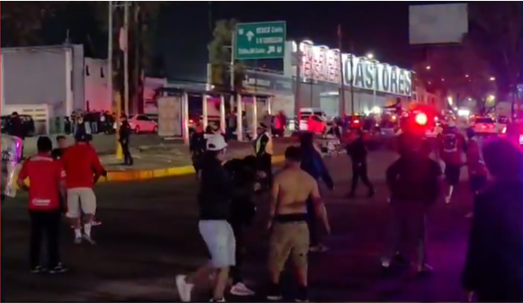 Aficionados de Puebla y Toluca terminan a golpes