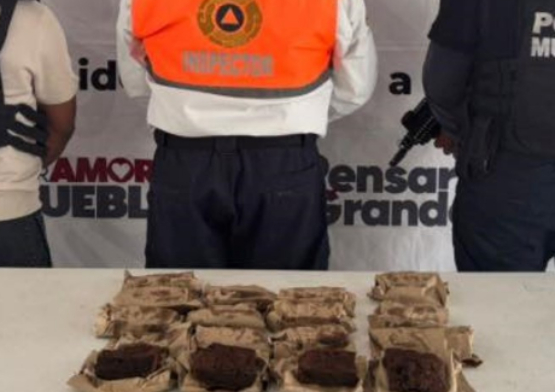 En el zócalo de Izúcar, dos masculinos vendían brownies de marihuana 