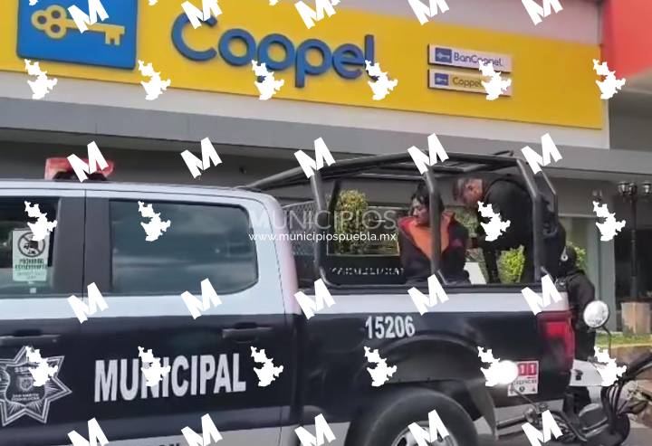 Policías de Texmelucan aseguran a presunto ladrón en tienda Coppel