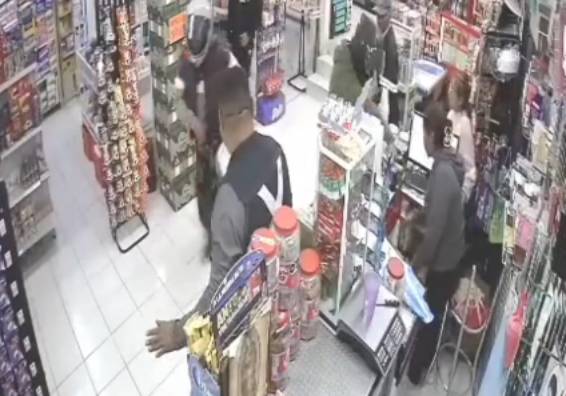 Se registra violento asalto en minisúper en Tehuacán