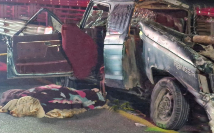 Tráiler choca con camioneta y mata a dos mujeres antes de la caseta a Amozoc 