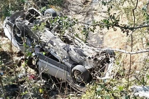 Familia resulta lesionada tras volcar su auto en la carretera Tehuacán–Teotitlán