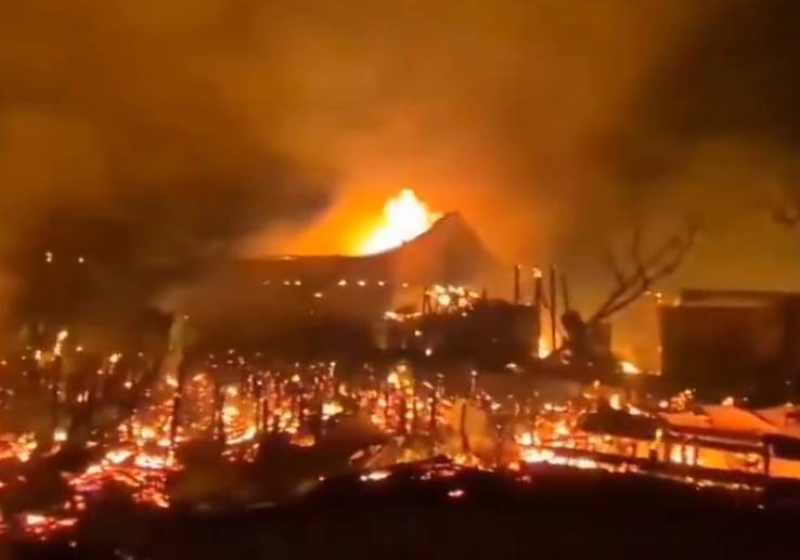 Incendio devasta mercado y zonas habitacionales en Indonesia