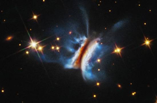 Telescopio Hubble capta disco protoplanetario más grande y caótico jamás observado