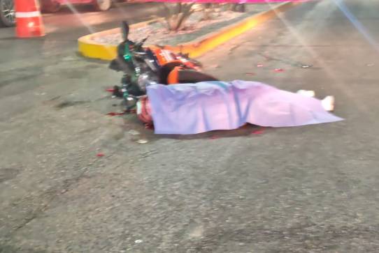Auto embiste a motociclista, sale proyectado y muere en Tecamachalco