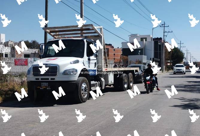 Localizan camión abandonado en Texmelucan