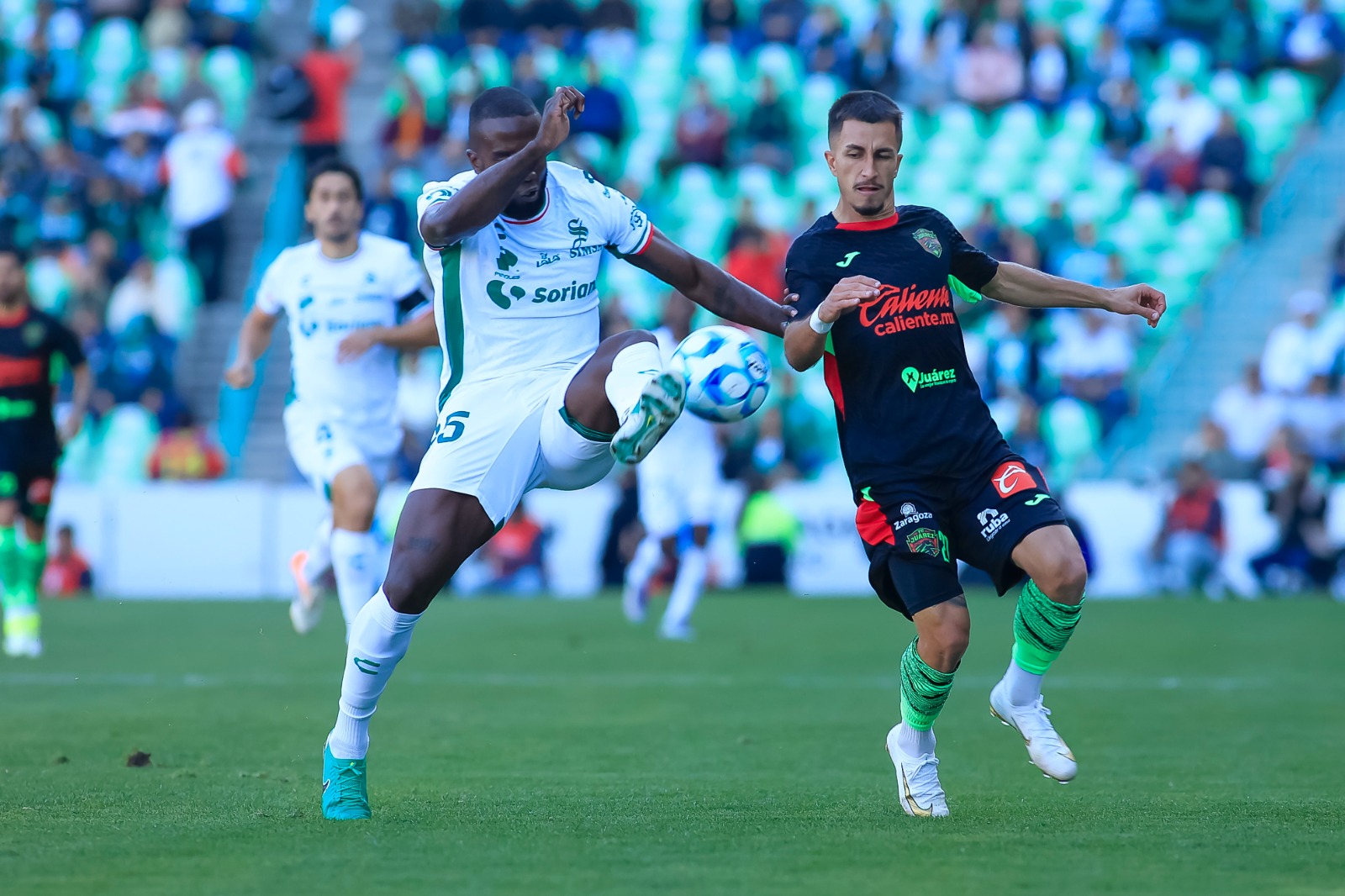 VIDEO Santos Laguna y Bravos dividen unidades en Torreón