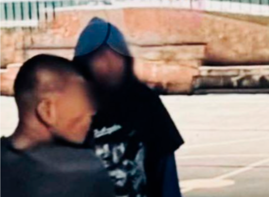 Habitantes de Atlixco retienen a presuntos ladrones de aguacate 