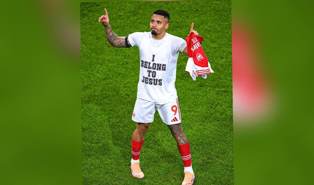 Podrían sancionar a Gabriel Jesús por celebrar con mensaje religioso