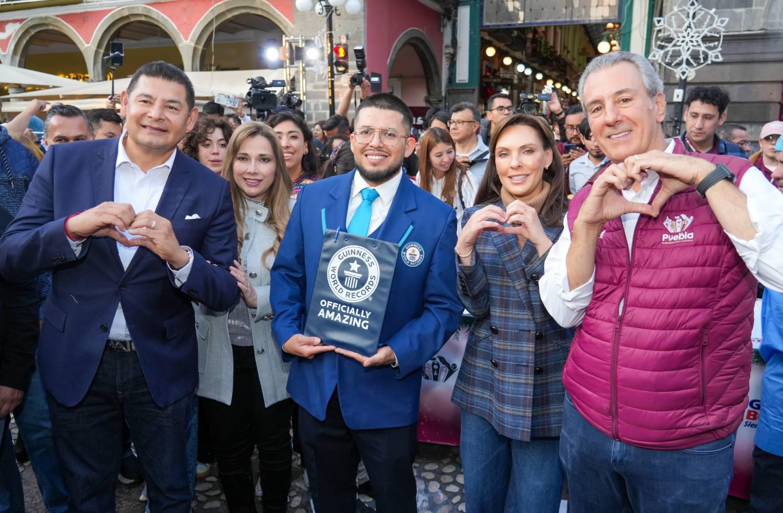 VIDEO Alcanza Puebla capital récord Guinness de la rosca de Reyes monumental más grande del mundo