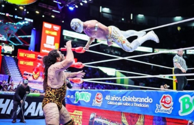 Místico se corona como Campeón Mundial de Peso Semicompleto