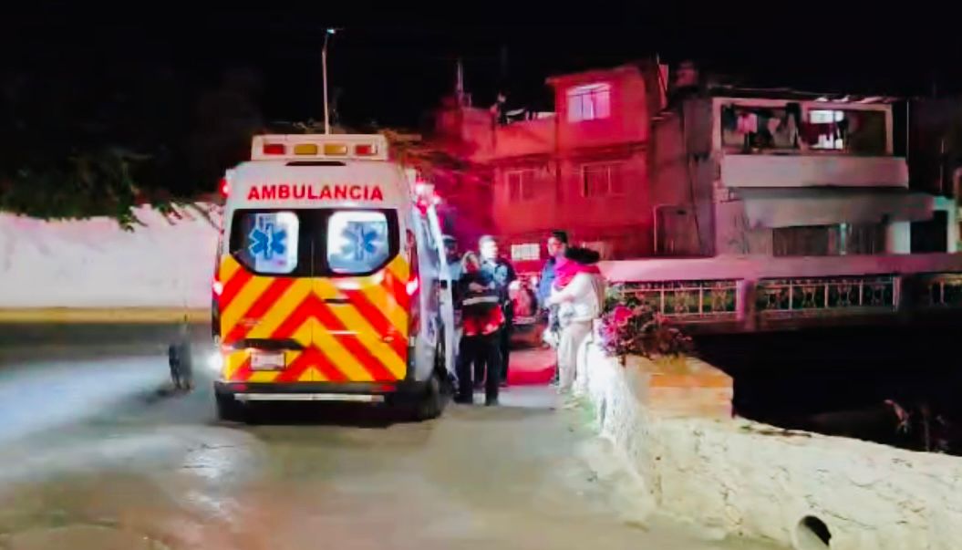 Familia casi cae de puente en el norte de Atlixco 