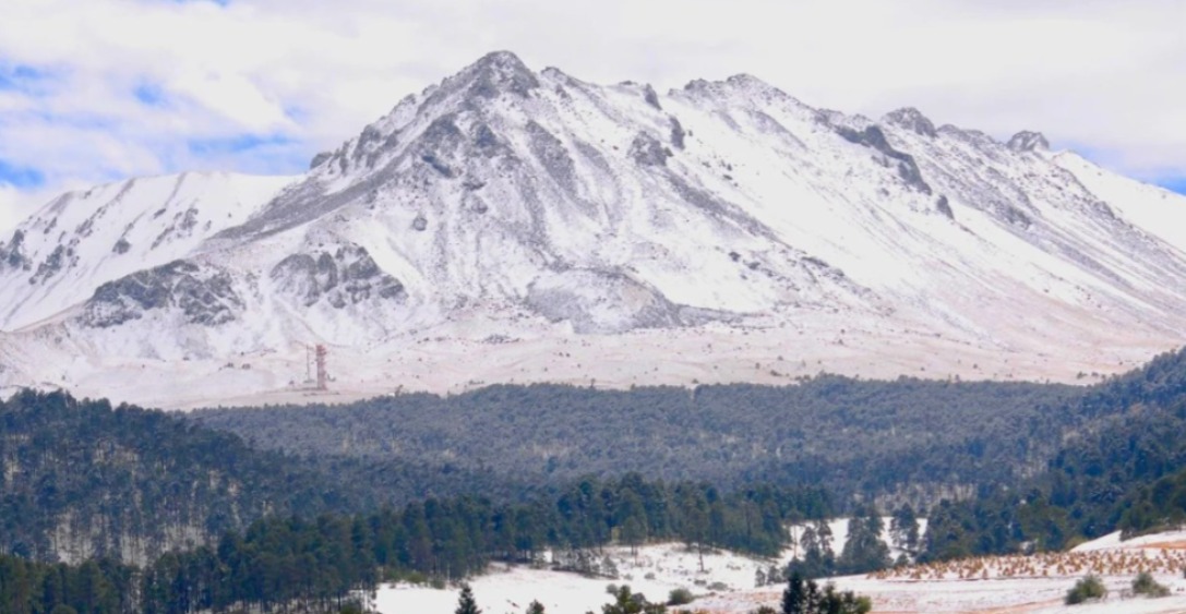 Se registra la primera caída de nieve en el Nevado de Toluca, restringen el acceso 