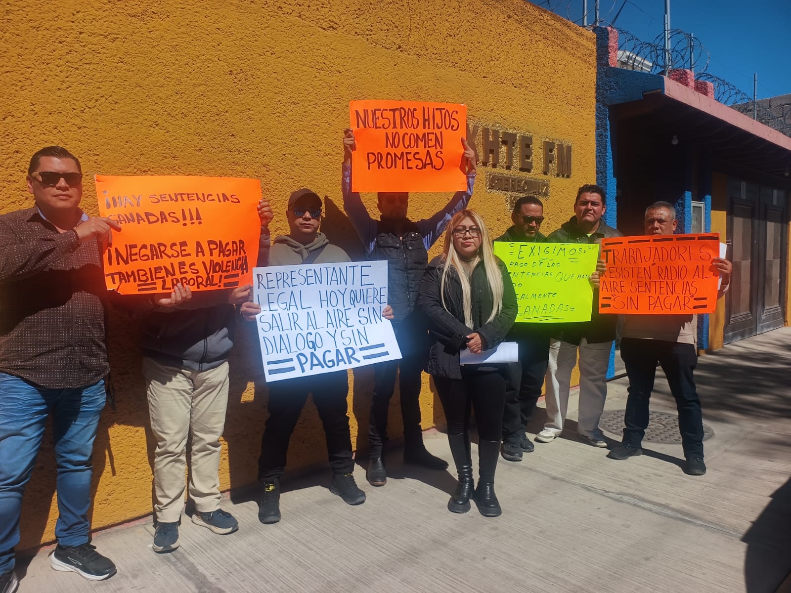Trabajadores de Stereo Luz 99.9 FM en Tehuacán denuncian adeudos laborales desde 2019