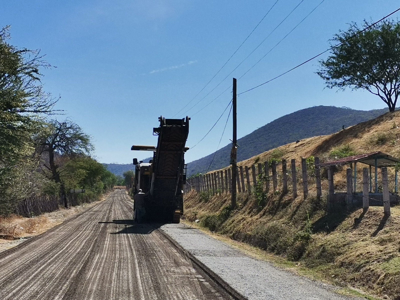 Rehabilitan carretera Izúcar-Los Limones