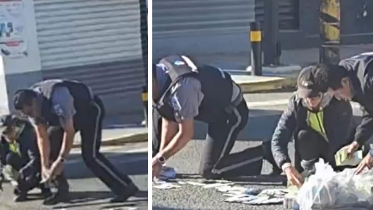 Una falla en el vehículo provocó que varios billetes quedaran regados en el asfalto en Puebla 