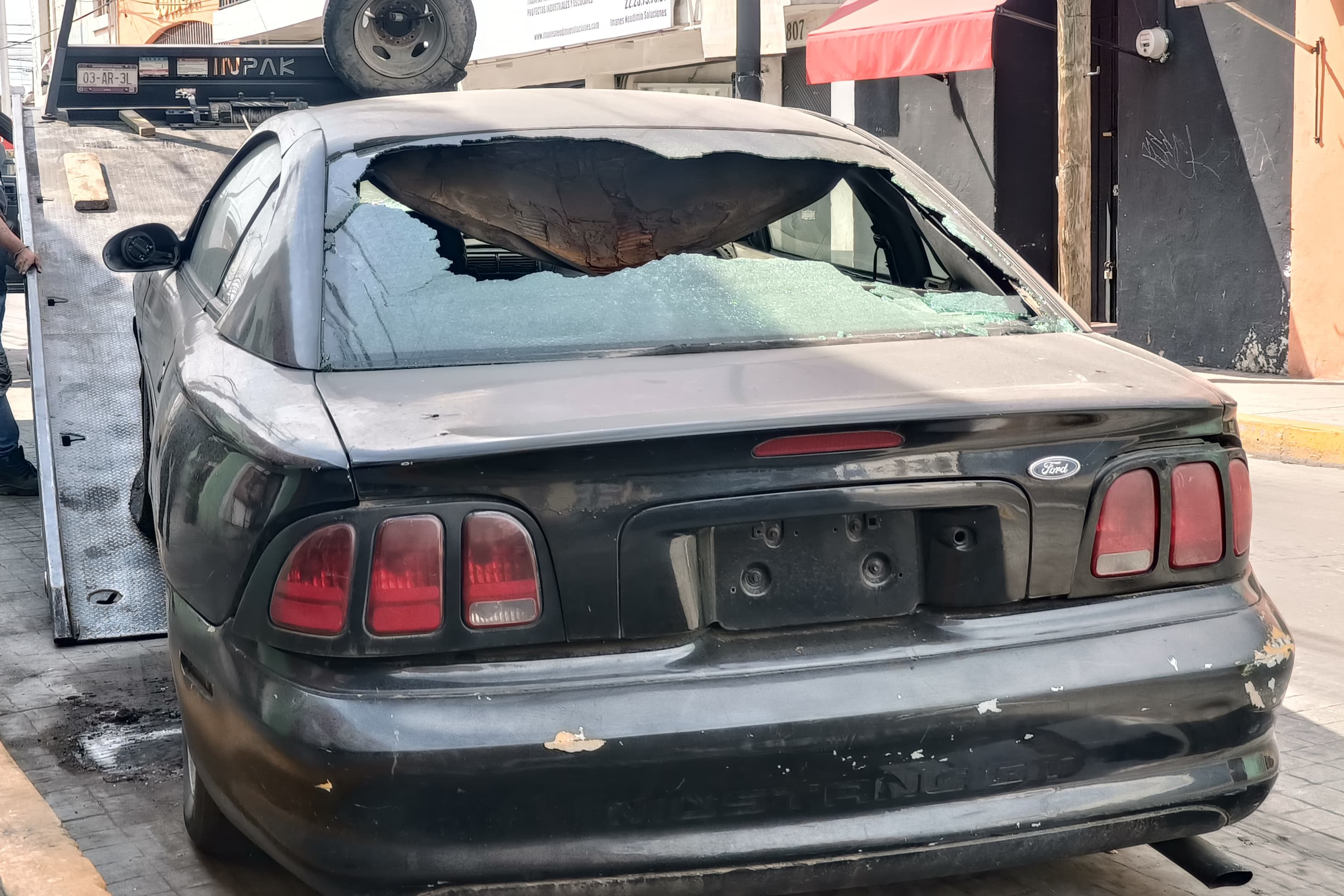 Retiran vehículos abandonados en San Pedro Cholula para mejorar movilidad y seguridad