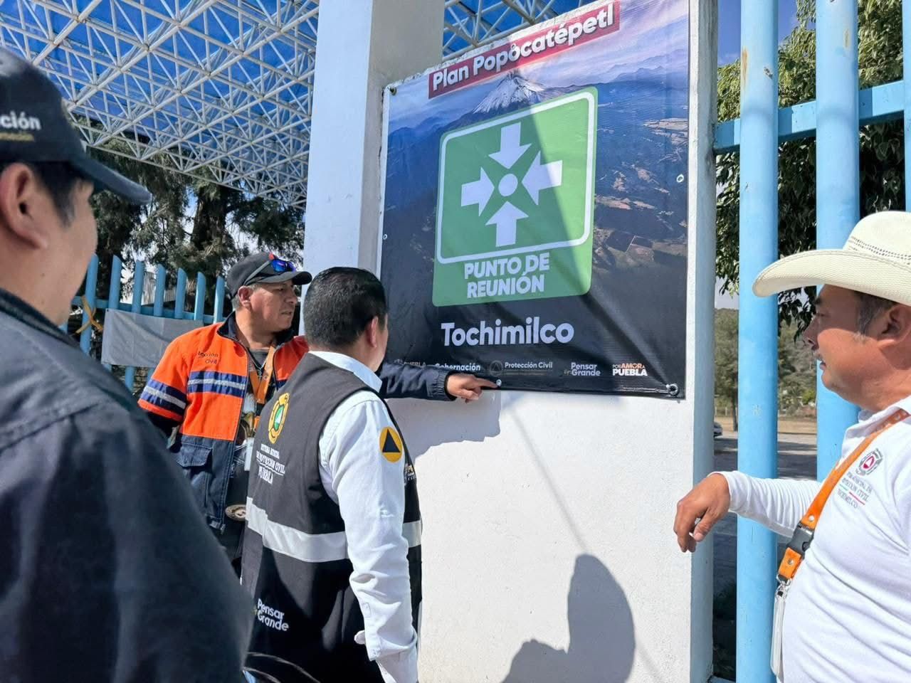 En Tochimilco gobierno del estado supervisa rutas de evacuación por actividad reciente del Popocatépetl 