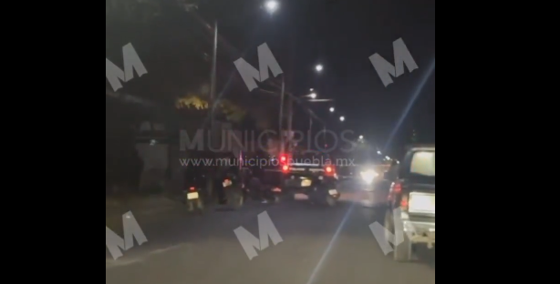 Sale proyectado y muere el tercer tripulante de una moto en Texmelucan