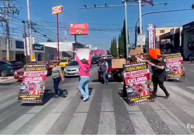 Locatarios y vecinos de Zavaleta se manifiestan contra la instalación de una ciclovía 