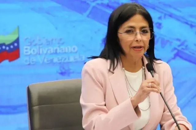 Delcy Rodríguez afirma “ya basta de órdenes de Washington” en Venezuela