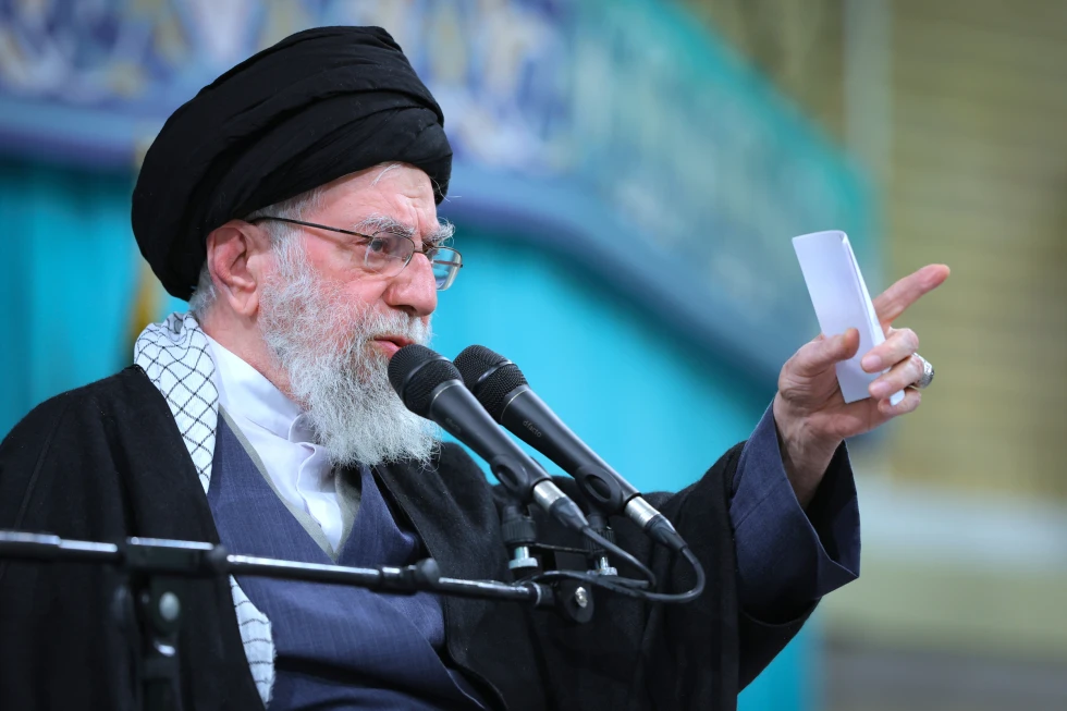 Irán exhibe mural con amenaza de represalia ante posible ataque de EU