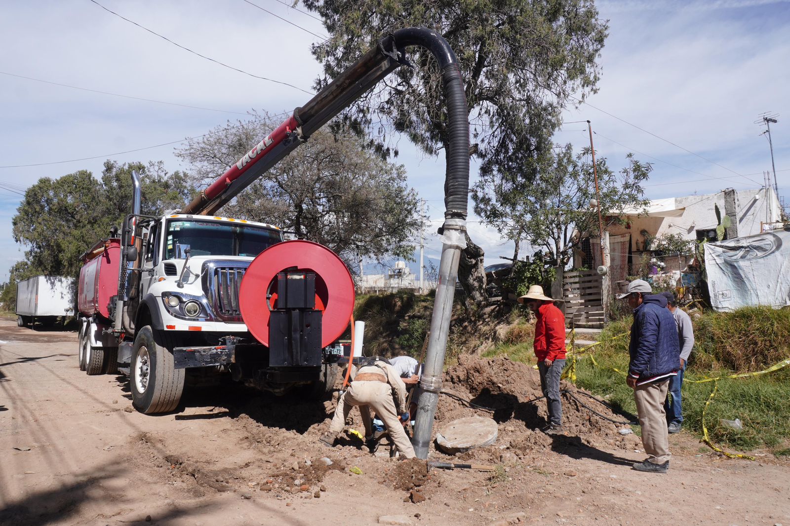 Realiza Amozoc acciones de supervisión y mantenimiento de drenajes